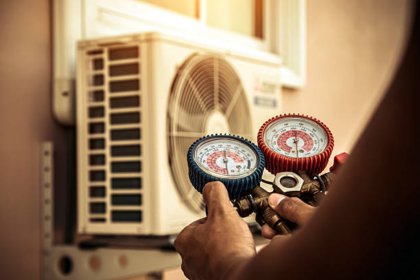 Professional Hvac technician working in Jefferson, IA